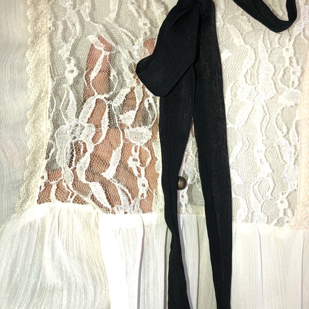 Cream lace blouse with necktie - Picture 3 of 3